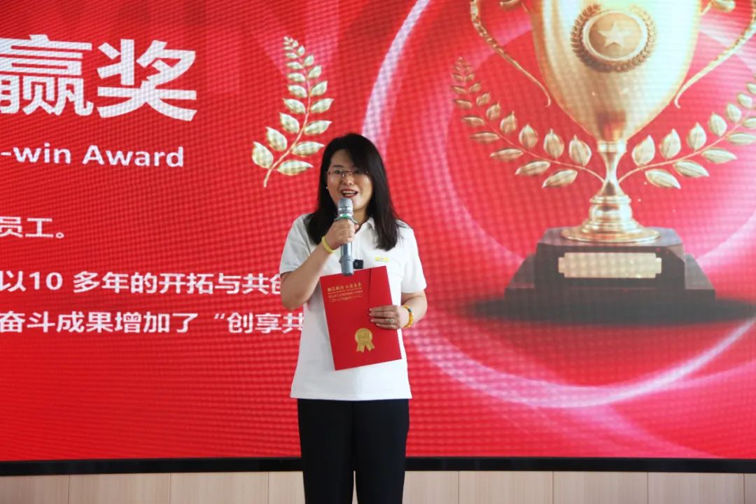 青岛凯发k8生物集团成立二十五周年表彰大会隆重举行