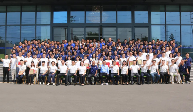 新芯因海 大有未来——青岛凯发k8生物集团成立二十五周年表彰大会隆重举行